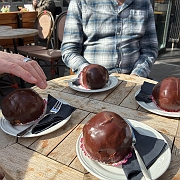 004 Natuurlijk eerst een Bosche bol besteld